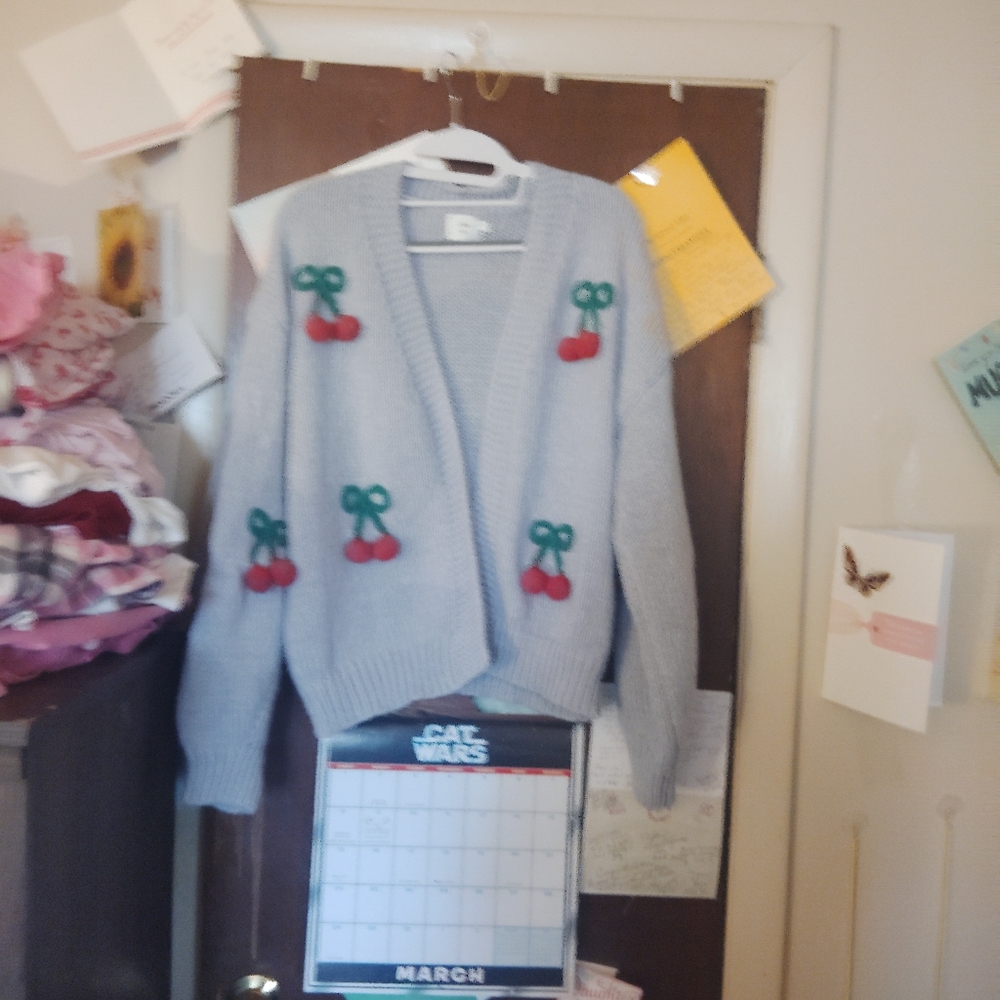 LUNA IVY Chunky Cherry Knit Open Front Sweater - Small - Picture 3 of 10
